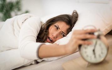 “到點了，我得回去睡覺”！人到中年睡眠到底有多重要？
