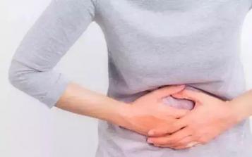 90后女生腹脹一年，一查竟是胃癌晚期！如何識別胃癌征兆？