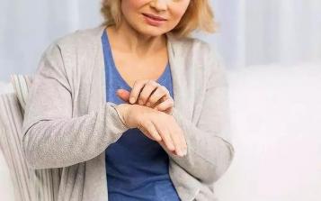 每兩個糖尿病患者就有一個患有皮膚?。〖皶r治療是關鍵