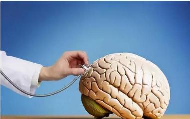 80歲老奶奶突發(fā)腦梗入院，炎炎夏日如何控血壓？八點(diǎn)建議